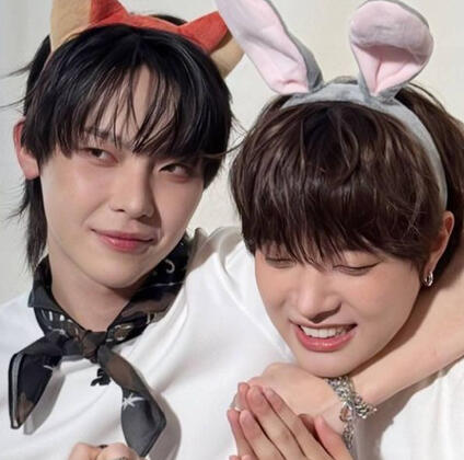 + 09 Photos & Videos